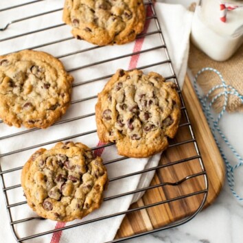 DoubleTree Hotel Chocolate Chip Cookies thelittlekiitchen.com
