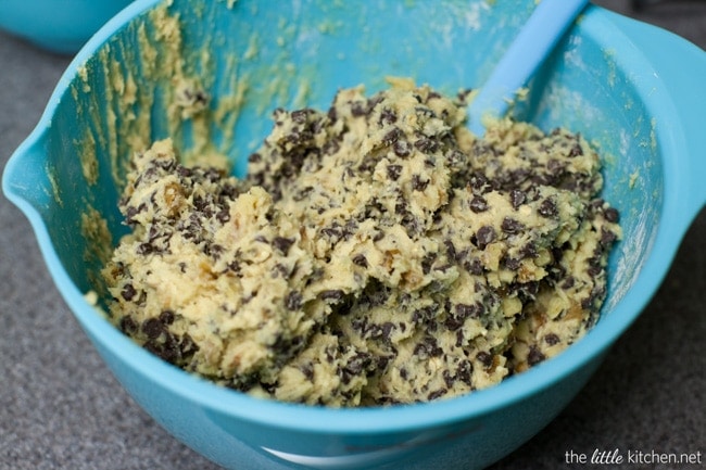 DoubleTree Hotel Chocolate Chip Cookies thelittlekiitchen.com