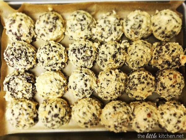 Doubletree Hotel Chocolate Chip Cookies from thelittlekiitchen.com