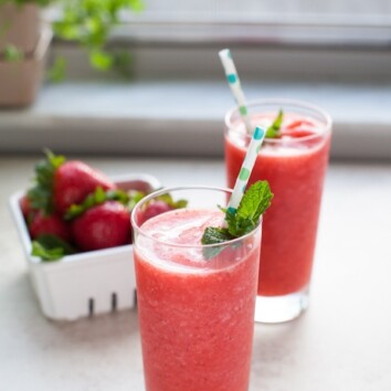 Strawberry Mojito Slushies from thelittlekiitchen.com