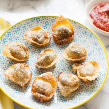 Pesto Caprese Fried Wontons from thelittlekiitchen.com