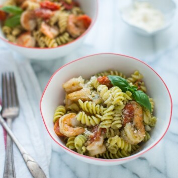 Shrimp and Pesto Pasta Toss from thelittlekiitchen.com