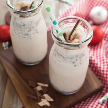 Skinny Peppermint Chocolate Milkshakes from thelittlekiitchen.com