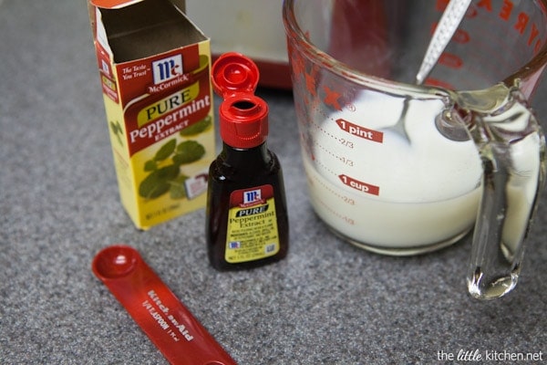 Skinny Peppermint Chocolate Chip Milkshakes from thelittlekiitchen.com