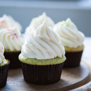 Pistachio Pudding Cupcakes from thelittlekiitchen.com
