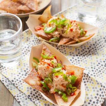 Spicy Crab Wonton Nachos from thelittlekiitchen.com