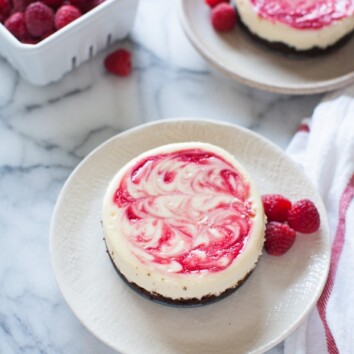 White Chocolate Raspberry Cheesecake from thelittlekiitchen.com