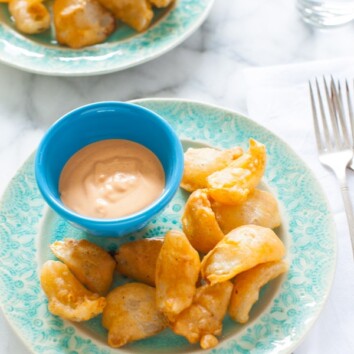 Beer Battered Vidalia Onion Petals from thelittlekiitchen.com