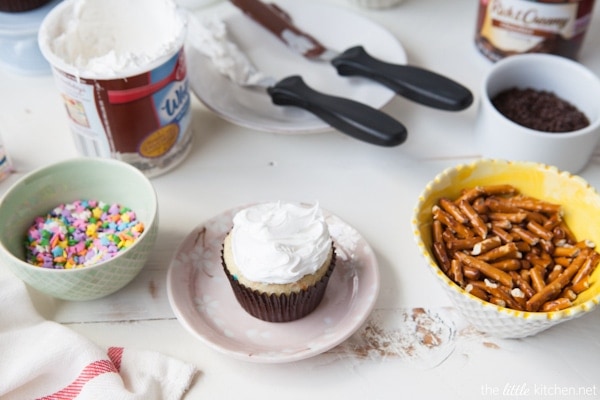 Birthday Cupcake Decorating Party from thelittlekiitchen.com