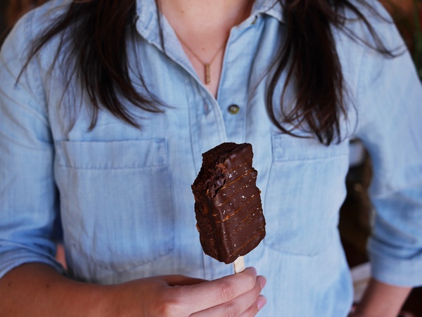 brownie pop thelittlekiitchen.com