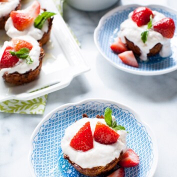 These are so cute and taste sooo good! Perfect for your next brunch with family and friends! Yogurt Parfait Chocolate Chip Granola Cups from thelittlekiitchen.com