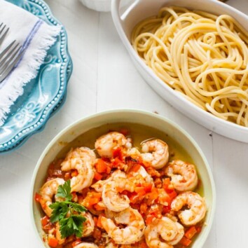 Red Pepper and Garlic Shrimp Pasta from thelittlekiitchen.com