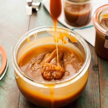 How to Make Caramel Sauce from thelittlekiitchen.com
