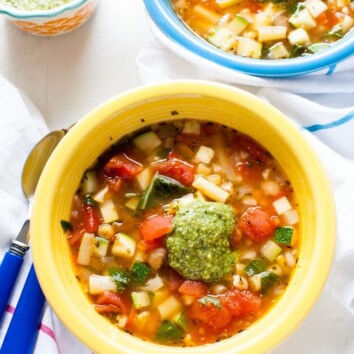 Panera Vegetable Soup from thelittlekiitchen.com