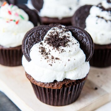 Oreo Cupcakes from thelittlekiitchen.com