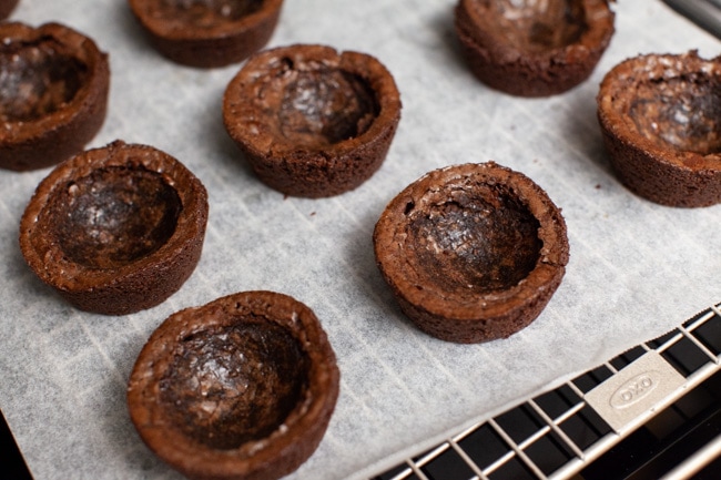 How to Make Brownie Cups from thelittlekiitchen.com